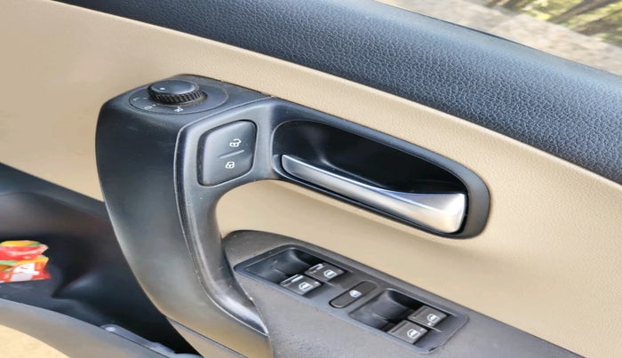 2014 Volkswagen Polo HIGHLINE1.2L, Petrol, Manual, 65,659 km, interior