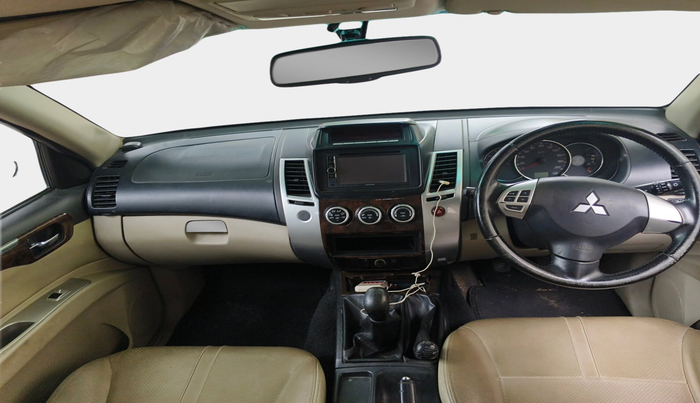 2015 Mitsubishi Pajero Sport 2.5 MT 4X4, Diesel, Manual, 77,063 km, interior