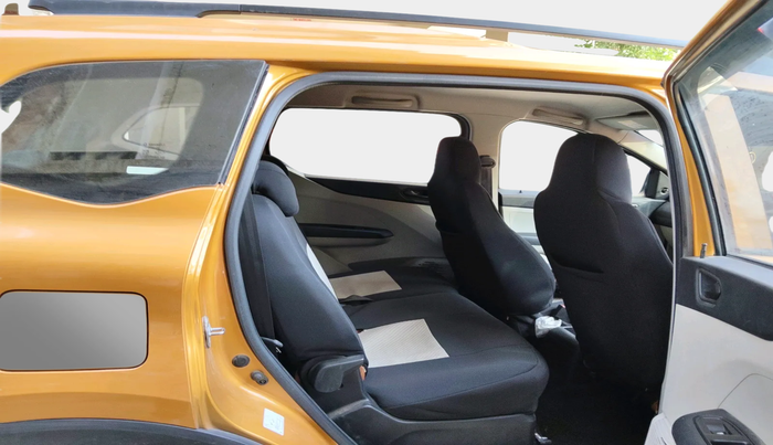 2022 Renault TRIBER RXL MT, Petrol, Manual, 46,913 km, interior