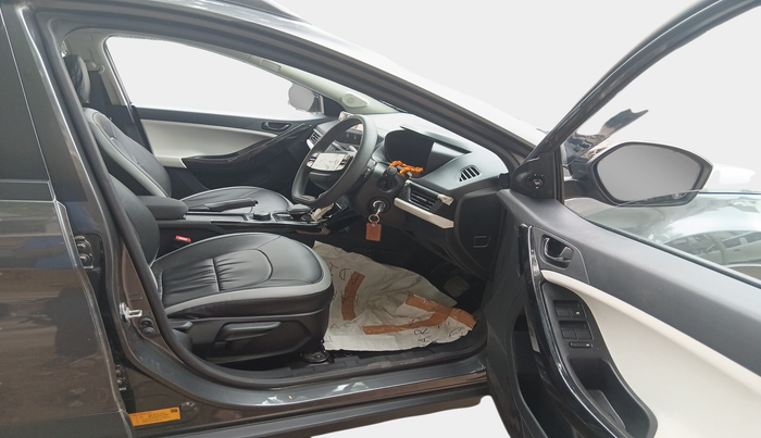 2025 Tata NEXON  Pure Plus 1.2 Petrol AMT, Petrol, Automatic, 1,296 km, interior