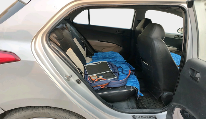 2016 Hyundai Grand i10 MAGNA 1.2 KAPPA VTVT, Petrol, Manual, 1,11,985 km, interior