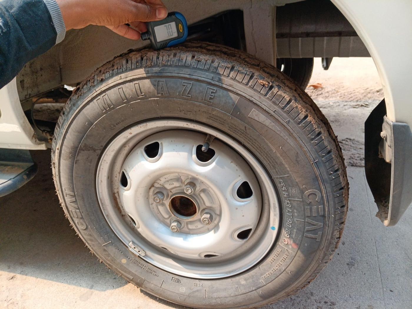 2022 Maruti Eeco 5 STR AC (O), Petrol, Manual, 1,443 km, tyre