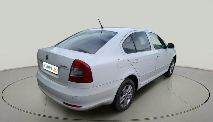 2013 Skoda Laura AMBITION 2.0 TDI CR MT, Diesel, Manual, 94,114 km, exterior