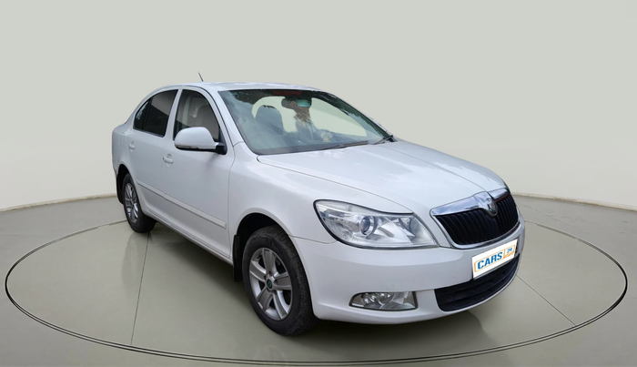 2013 Skoda Laura AMBITION 2.0 TDI CR MT, Diesel, Manual, 94,114 km, exterior