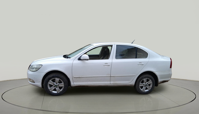 2013 Skoda Laura AMBITION 2.0 TDI CR MT, Diesel, Manual, 94,114 km, exterior
