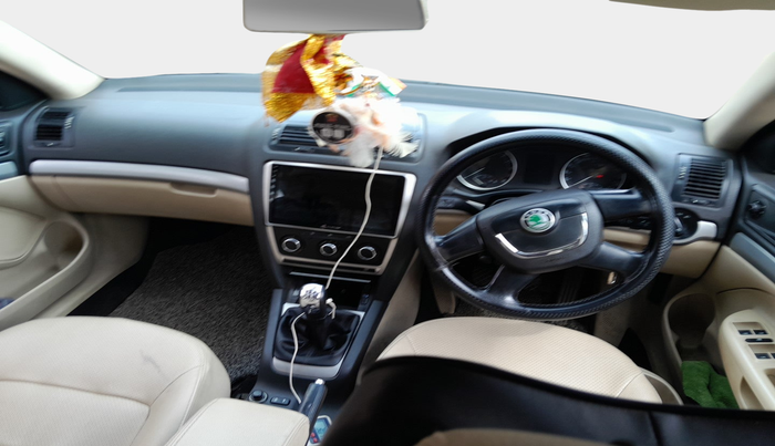 2013 Skoda Laura AMBITION 2.0 TDI CR MT, Diesel, Manual, 94,114 km, interior