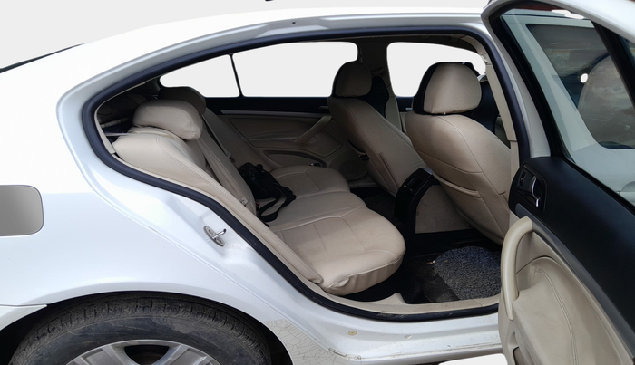 2013 Skoda Laura AMBITION 2.0 TDI CR MT, Diesel, Manual, 94,114 km, interior