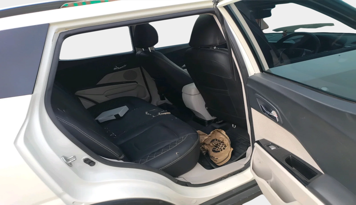 2022 Mahindra XUV300 W8 1.5 DIESEL, Diesel, Manual, 67,309 km, interior