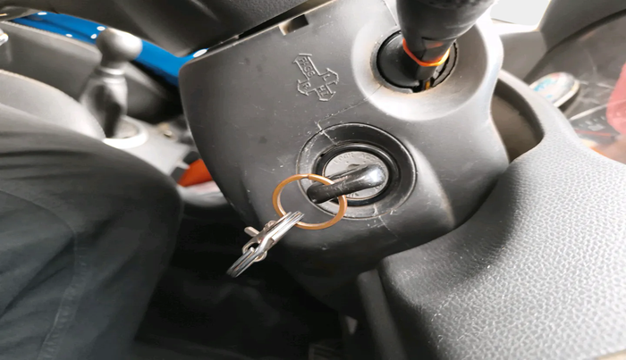 2010 Maruti Swift LXI, Petrol, Manual, 97,287 km, interior