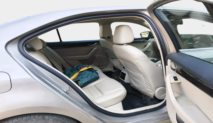 2016 Skoda Octavia STYLE PLUS AT 1.8 TSI, Petrol, Automatic, 78,962 km, interior