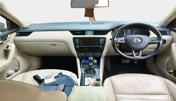 2016 Skoda Octavia STYLE PLUS AT 1.8 TSI, Petrol, Automatic, 78,962 km, interior