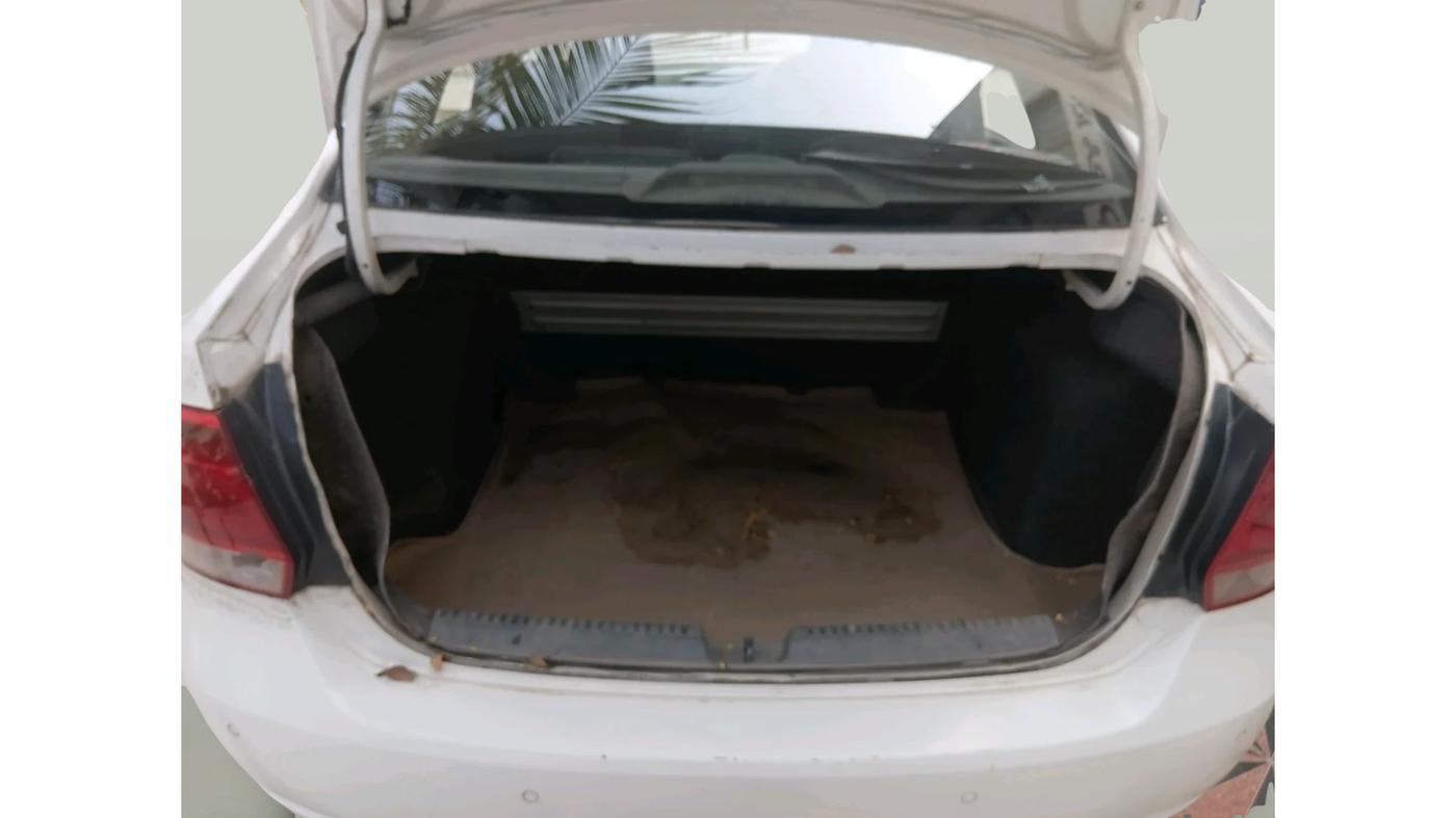 2011 Volkswagen Vento TRENDLINE DIESEL 1.6, Diesel, Manual, 68,120 km, exterior