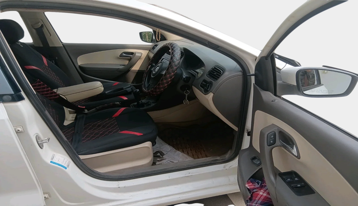 2011 Volkswagen Vento TRENDLINE DIESEL 1.6, Diesel, Manual, 68,120 km, interior