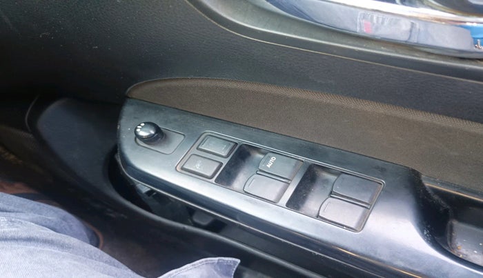 2013 Maruti Swift VXI, Petrol, Manual, 1,26,126 km, interior