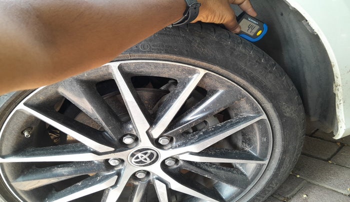 2024 Toyota Camry HYBRID, Hybrid, Automatic, 23,445 km, tyre