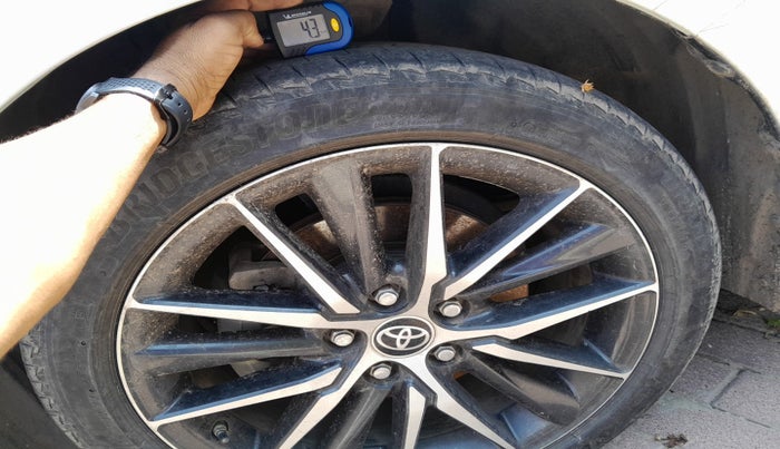 2024 Toyota Camry HYBRID, Hybrid, Automatic, 23,445 km, tyre