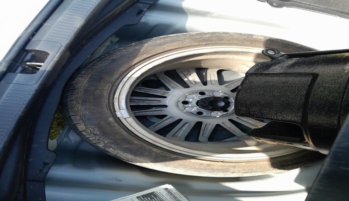 2024 Toyota Camry HYBRID, Hybrid, Automatic, 23,445 km, tyre