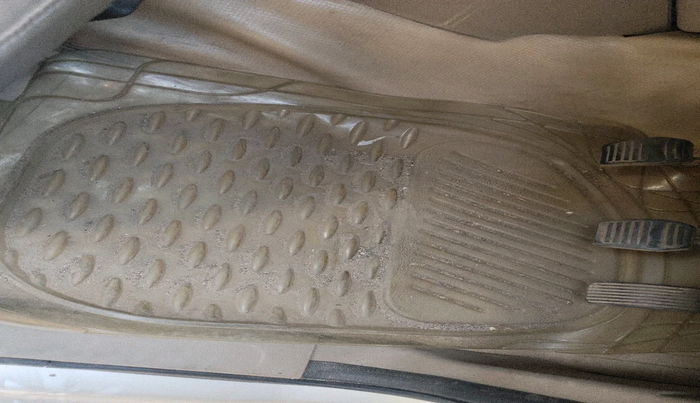 2017 Mahindra TUV300 T8, Diesel, Manual, 80,459 km, interior