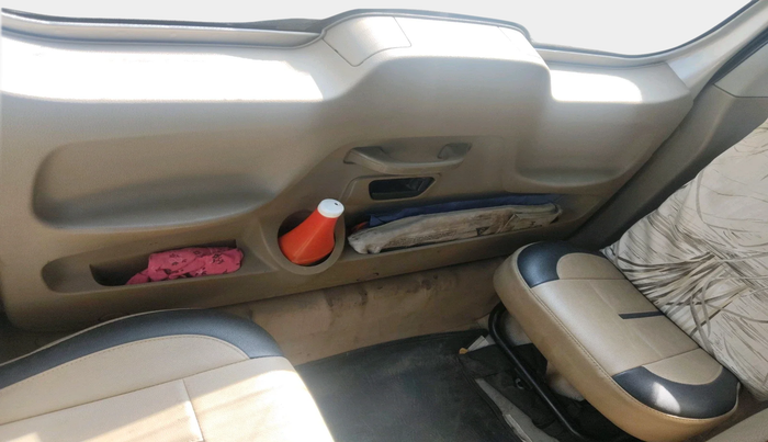 2017 Mahindra TUV300 T8, Diesel, Manual, 80,459 km, interior