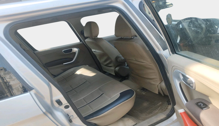 2017 Mahindra TUV300 T8, Diesel, Manual, 80,459 km, interior