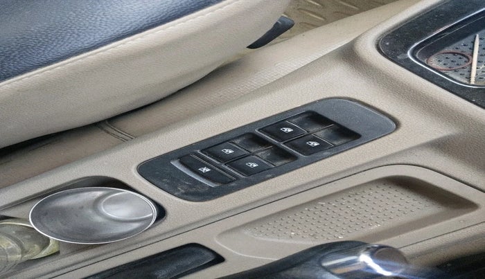 2017 Mahindra TUV300 T8, Diesel, Manual, 80,459 km, interior