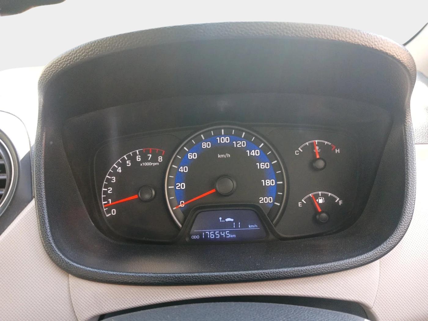 2017 Hyundai Xcent SX 1.2, Petrol, Manual, 1,76,545 km, interior