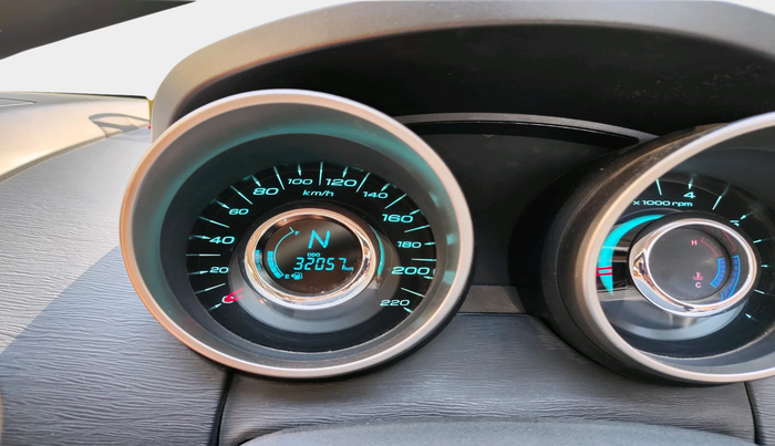 2019 Mahindra XUV500 W7, Diesel, Manual, 32,057 km, interior