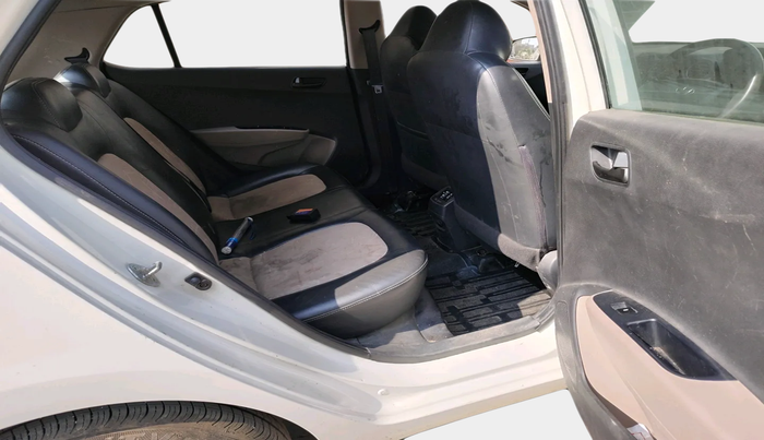 2016 Hyundai Grand i10 MAGNA 1.1 CRDI, Diesel, Manual, 1,12,394 km, interior