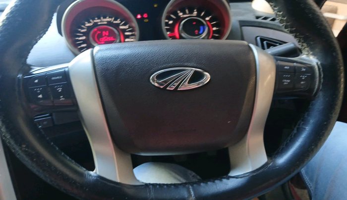 2015 Mahindra XUV500 W6, Diesel, Manual, 1,35,266 km, interior