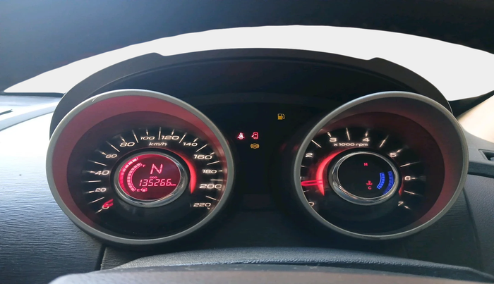 2015 Mahindra XUV500 W6, Diesel, Manual, 1,35,266 km, interior