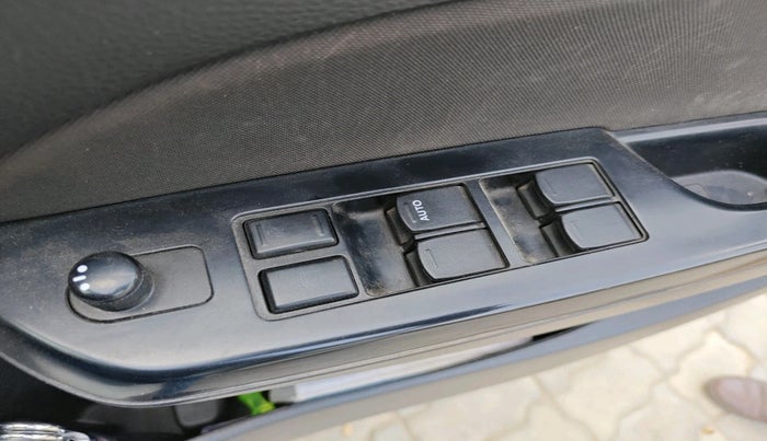 2014 Maruti Swift VXI, Petrol, Manual, 1,36,778 km, interior