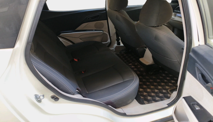 2021 Mahindra XUV300 W6 1.5 Diesel, Diesel, Manual, 96,560 km, interior