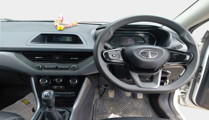 2022 Tata NEXON XM SUNROOF PETROL, Petrol, Manual, 26,542 km, interior