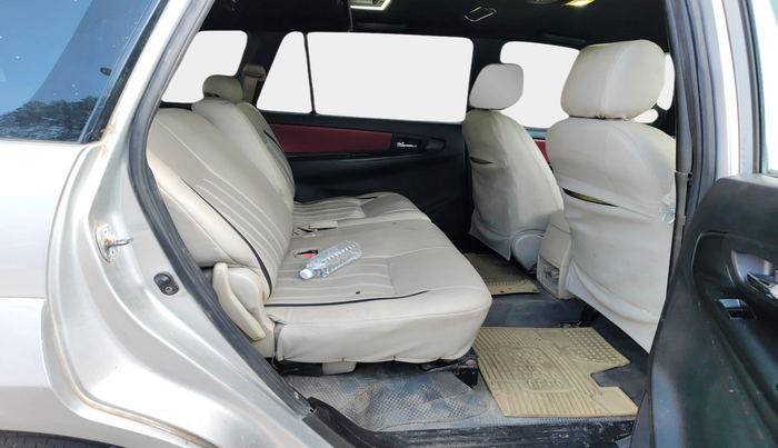 2014 Toyota Innova 2.5 GX 8 STR, Diesel, Manual, 73,247 km, interior
