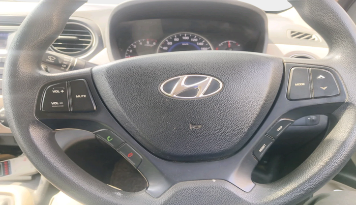 2015 Hyundai Grand i10 SPORTZ 1.1 CRDI, Diesel, Manual, 1,43,193 km, interior