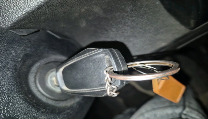 2017 Mahindra Kuv100 K8 D 6 STR, Diesel, Manual, 61,381 km, interior