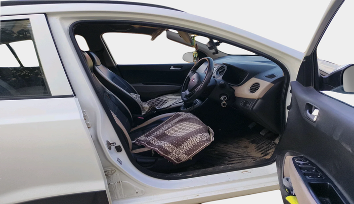 2016 Hyundai Grand i10 SPORTZ 1.2 KAPPA VTVT, Petrol, Manual, 1,92,449 km, interior