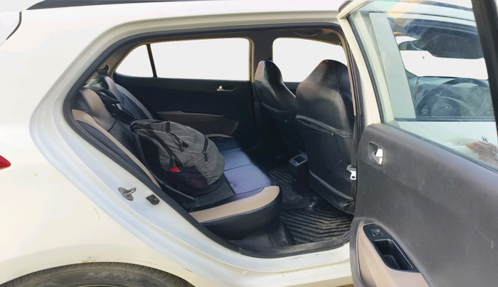 2016 Hyundai Grand i10 SPORTZ 1.2 KAPPA VTVT, Petrol, Manual, 1,92,449 km, interior