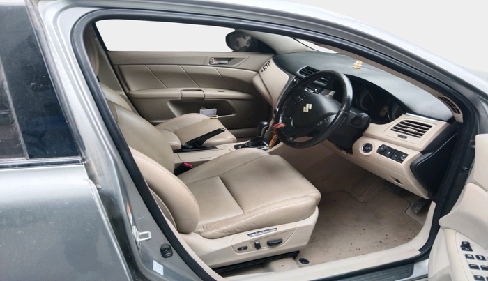 2011 Maruti Kizashi 2.4L AT, Petrol, Automatic, 1,04,081 km, interior