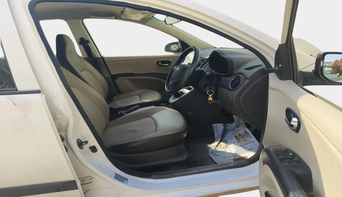 2013 Hyundai i10 MAGNA 1.1, Petrol, Manual, 39,056 km, interior