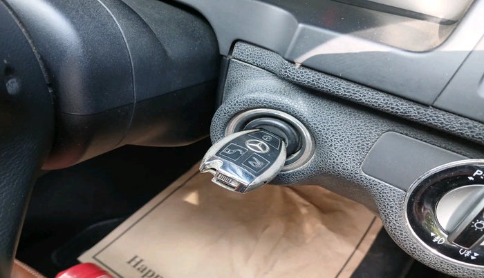 2010 Mercedes Benz E Class E 250 ELEGANCE, Petrol, Automatic, 73,215 km, interior