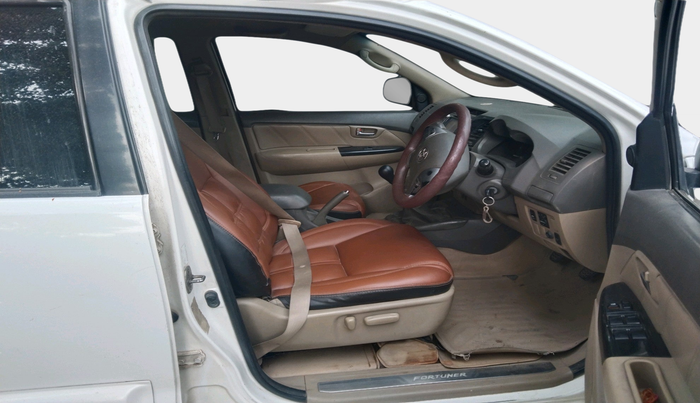 2012 Toyota Fortuner 3.0 4X4 MT, Diesel, Manual, 2,70,296 km, interior