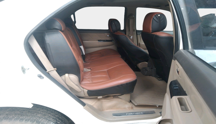 2012 Toyota Fortuner 3.0 4X4 MT, Diesel, Manual, 2,70,296 km, interior