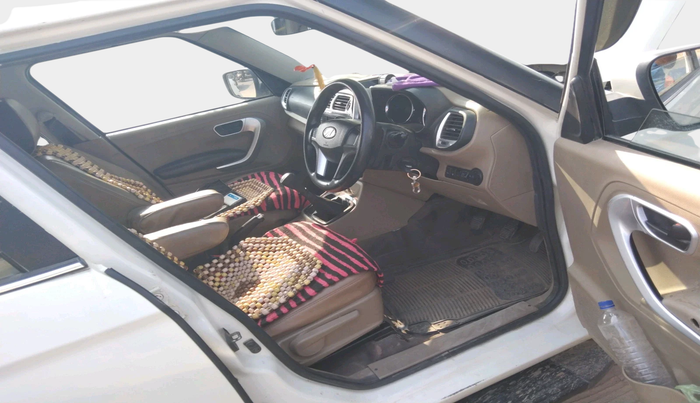 2016 Mahindra TUV300 T8, Diesel, Manual, 97,692 km, interior