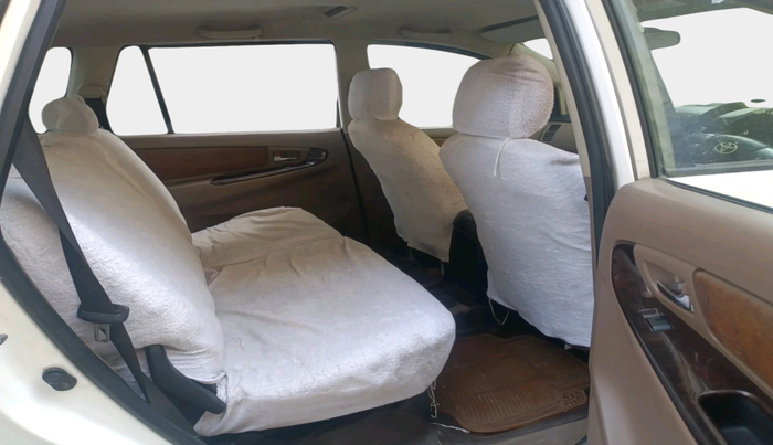 2015 Toyota Innova 2.5 VX 8 STR, Diesel, Manual, 1,87,019 km, interior