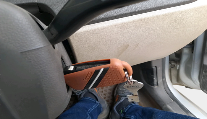 2011 Volkswagen Vento HIGHLINE 1.6 MPI, Petrol, Manual, 1,11,370 km, interior