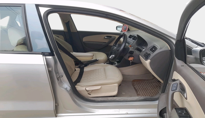 2011 Volkswagen Vento HIGHLINE 1.6 MPI, Petrol, Manual, 1,11,370 km, interior