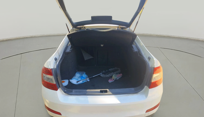 2013 Skoda Octavia ELEGANCE 2.0 TDI AT, Diesel, Automatic, 1,09,469 km, exterior