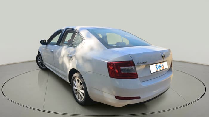 2013 Skoda Octavia ELEGANCE 2.0 TDI AT, Diesel, Automatic, 1,09,469 km, exterior