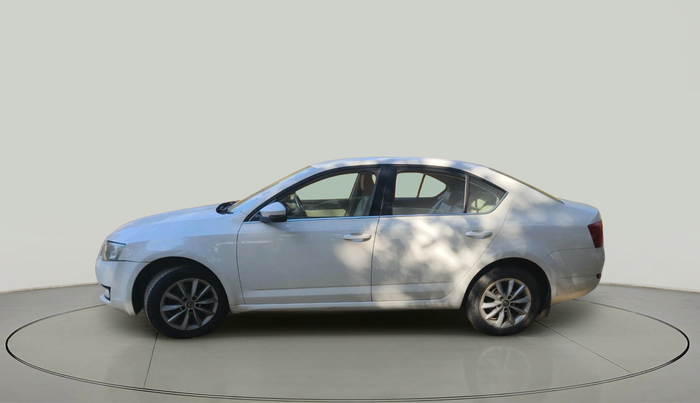 2013 Skoda Octavia ELEGANCE 2.0 TDI AT, Diesel, Automatic, 1,09,469 km, exterior